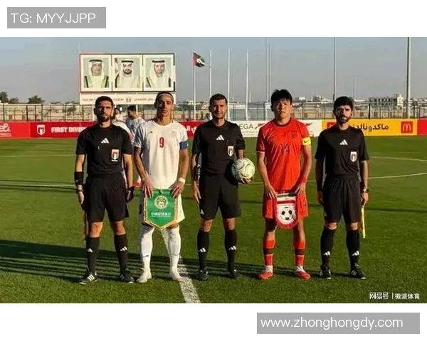 美国与伊朗足球明星同框合影展现友谊与体育精神的精彩瞬间